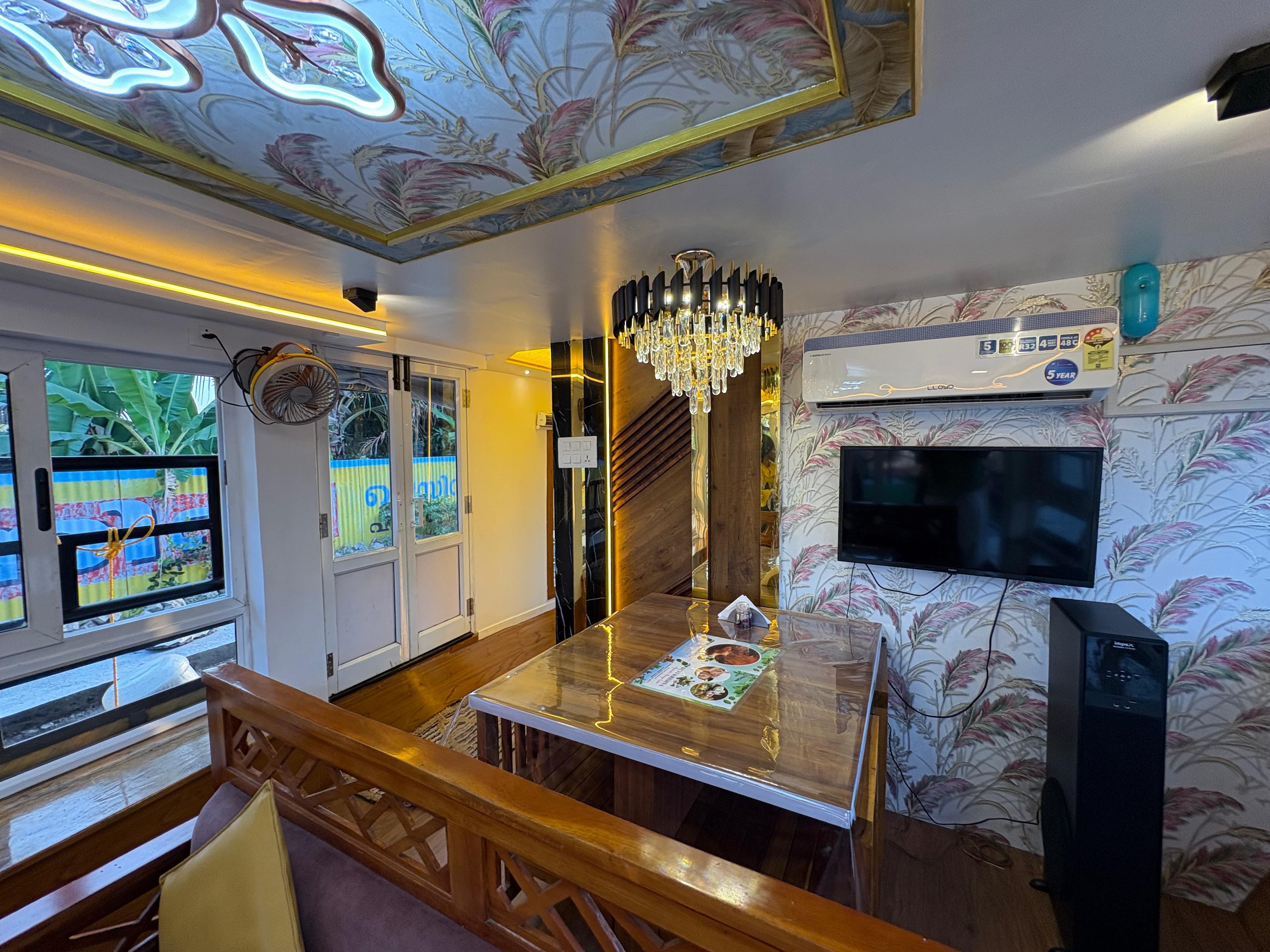 1 bedroom houseboat 3