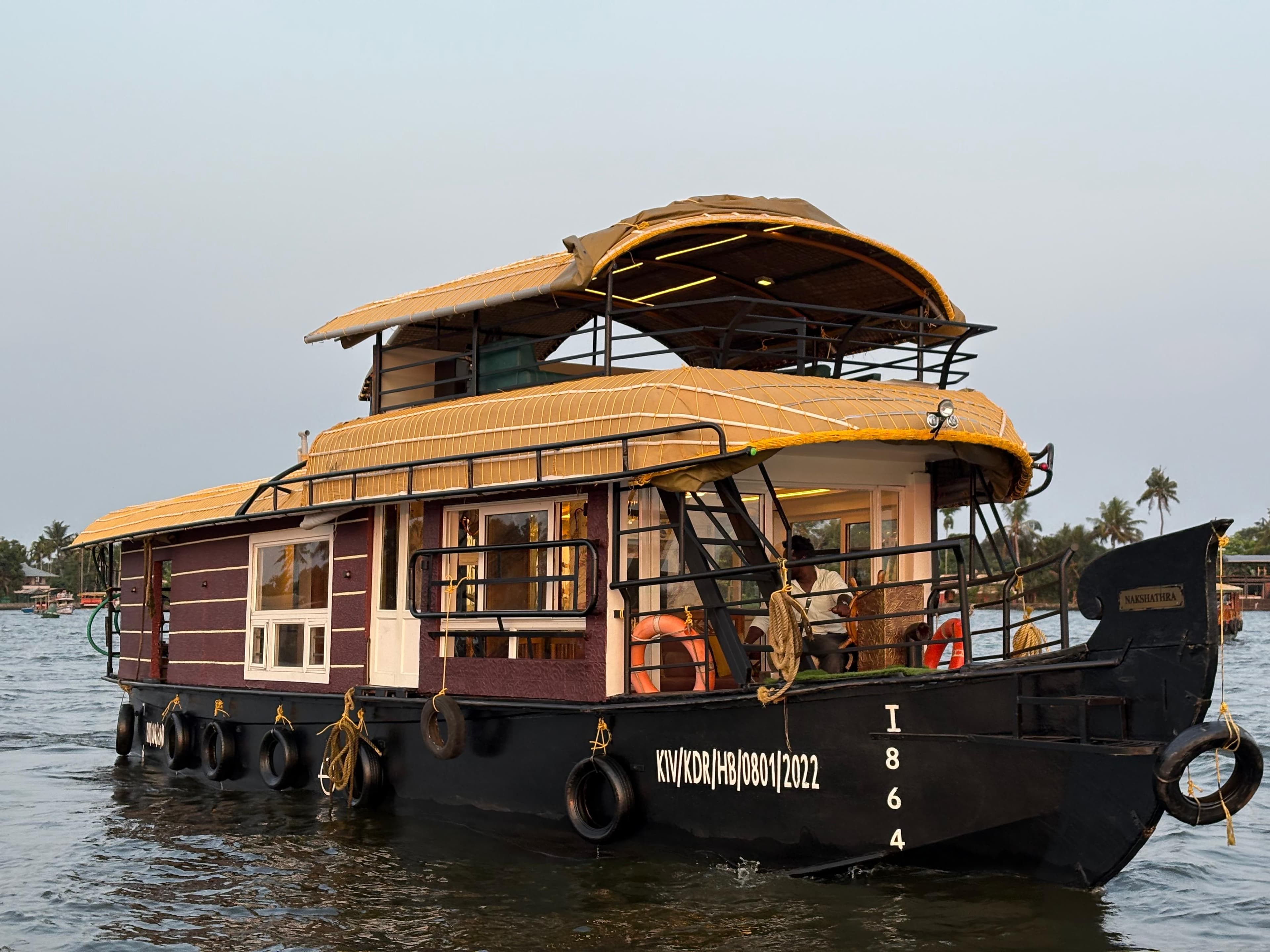 1 bedroom houseboat 1