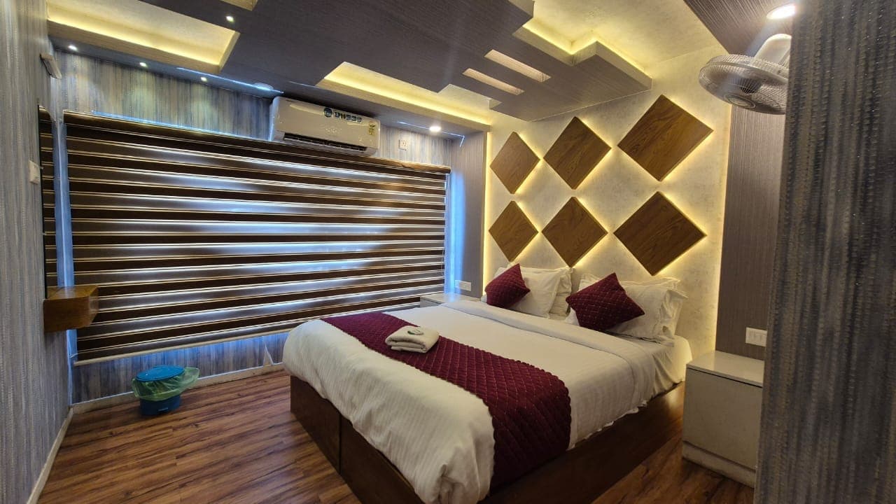 10 bedroom houseboat 2
