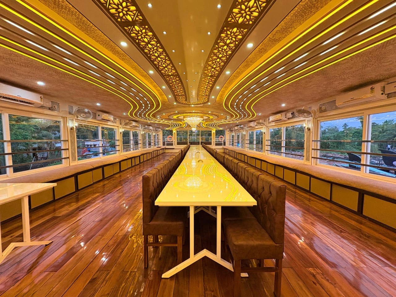 11 bedroom houseboat 3