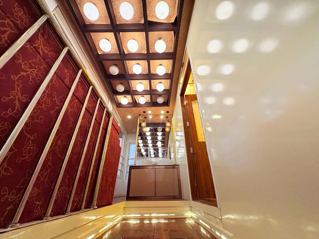 12 bedroom houseboat 3