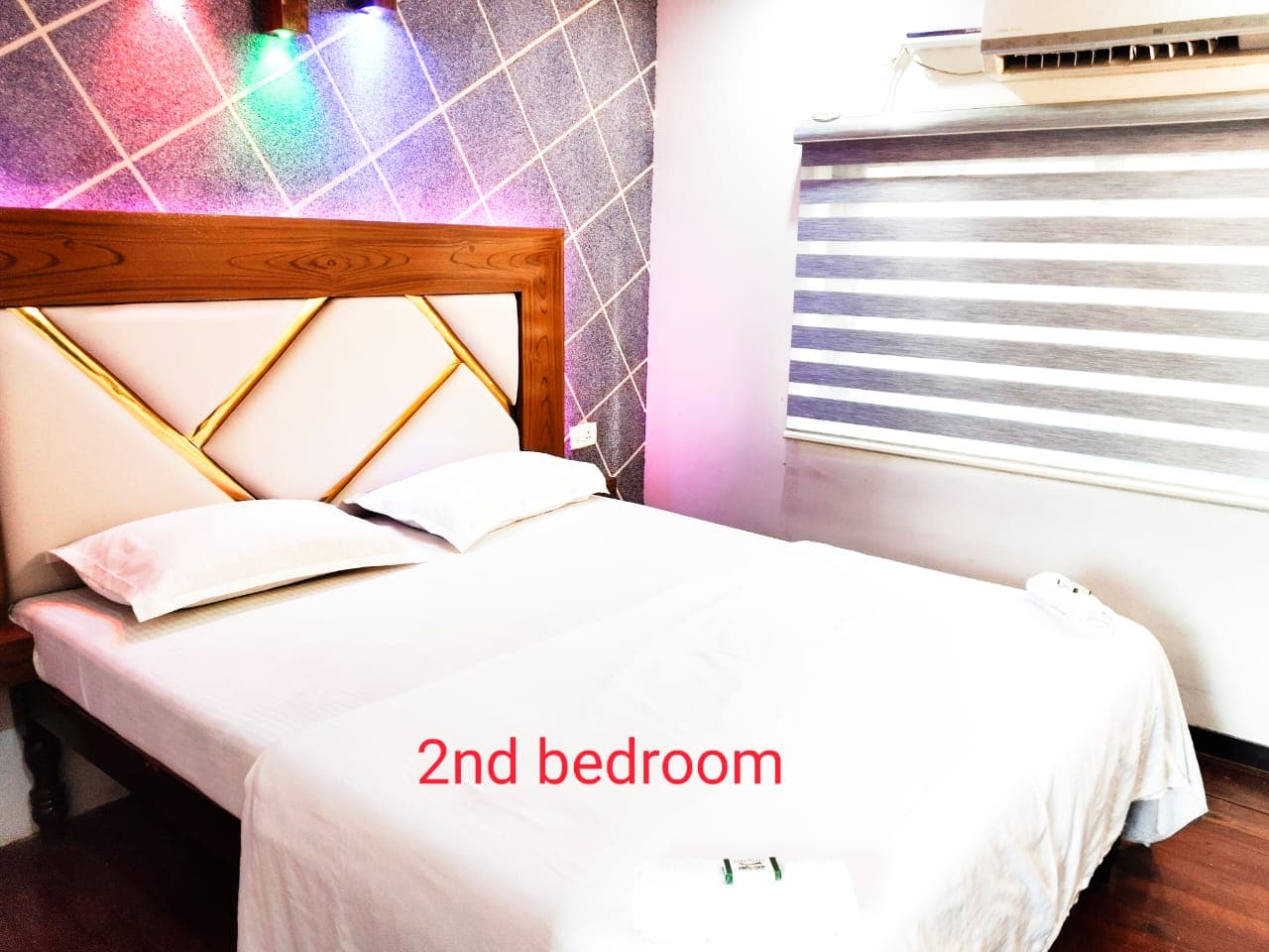 2 bedroom houseboat 3