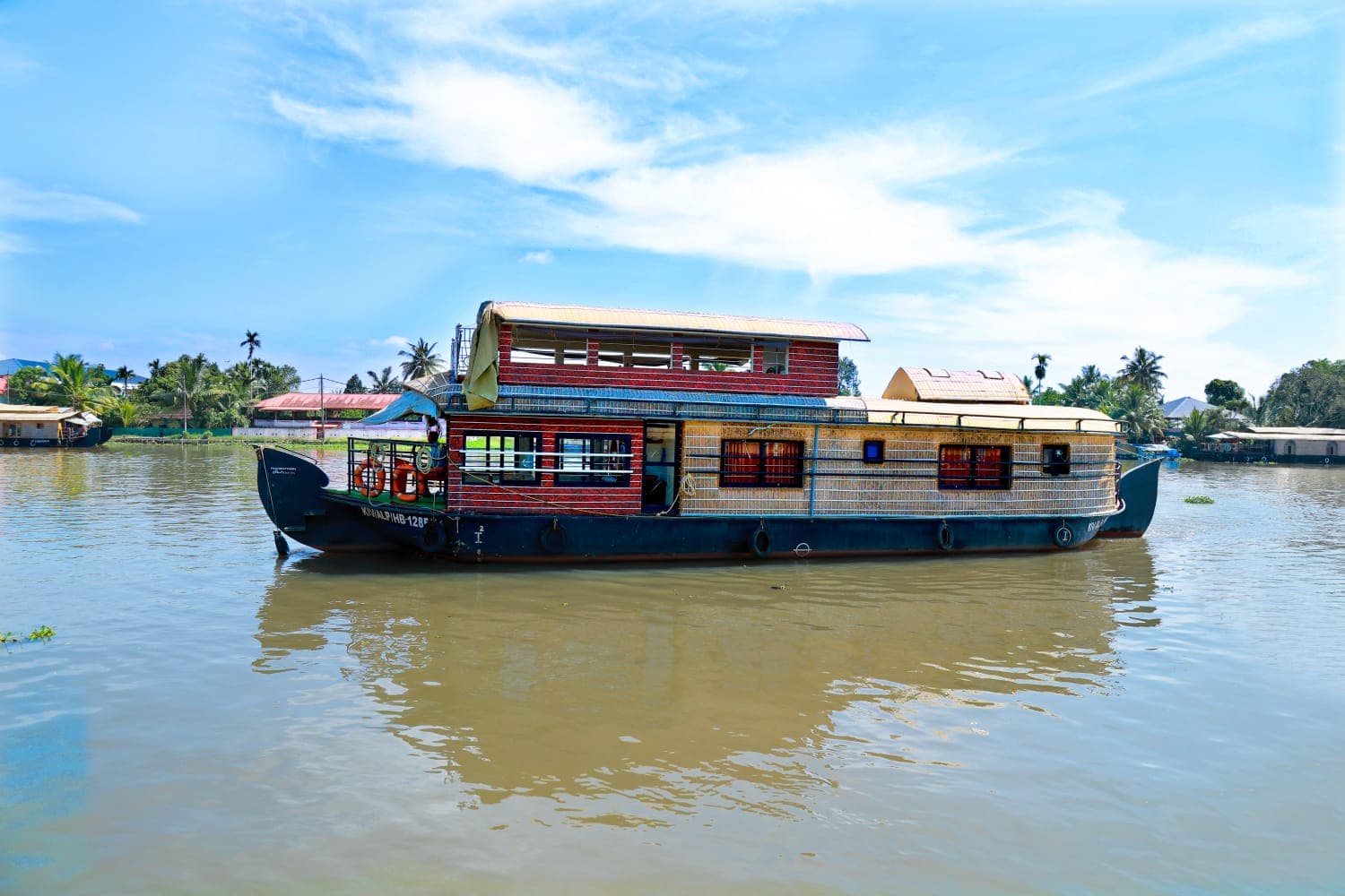 2 bedroom houseboat 1