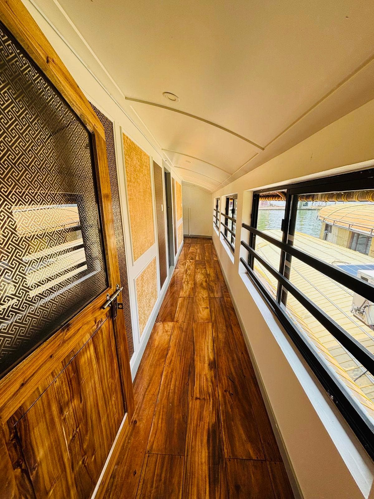 3 bedroom houseboat 2