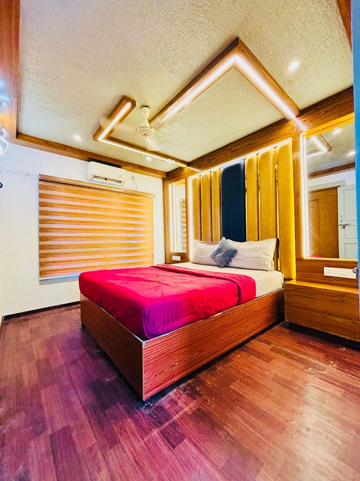 3 bedroom houseboat 3