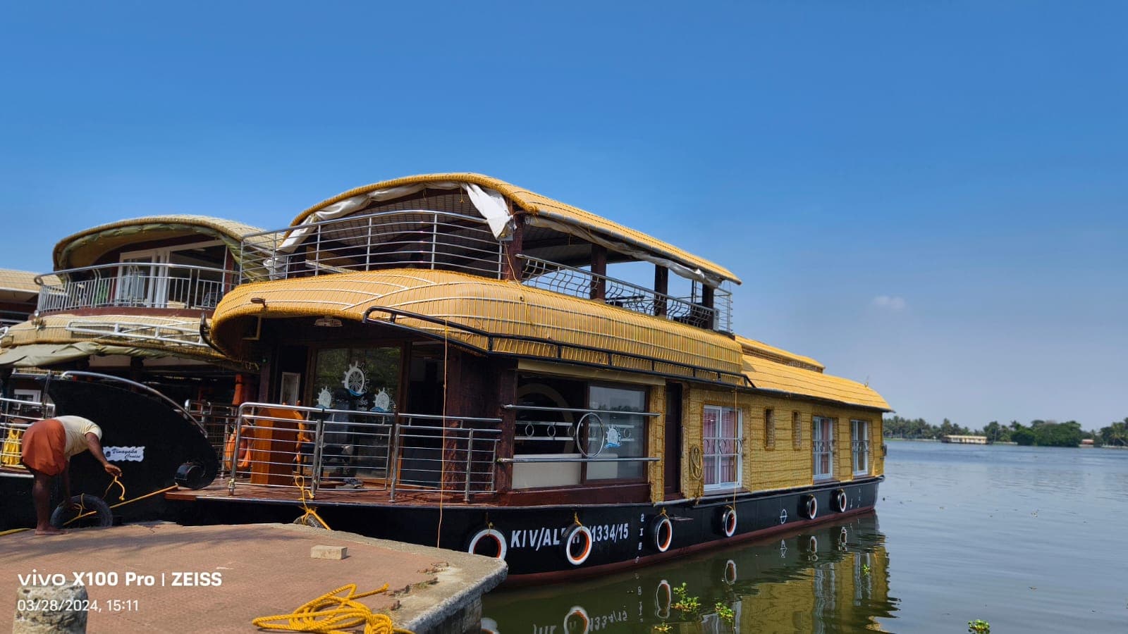 3 bedroom houseboat 5