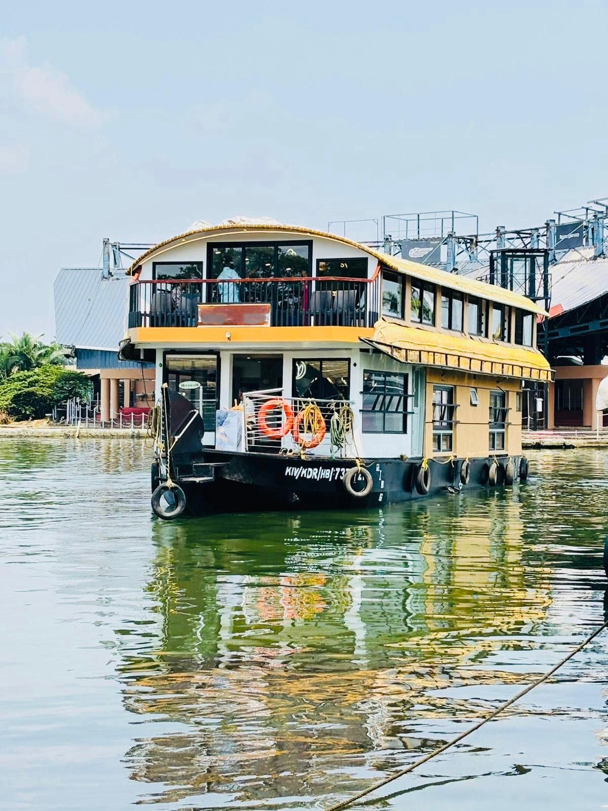 3 bedroom houseboat 1