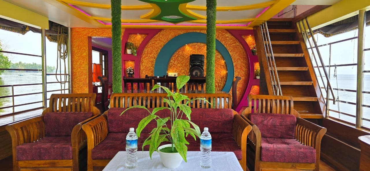 5 bedroom houseboat 5