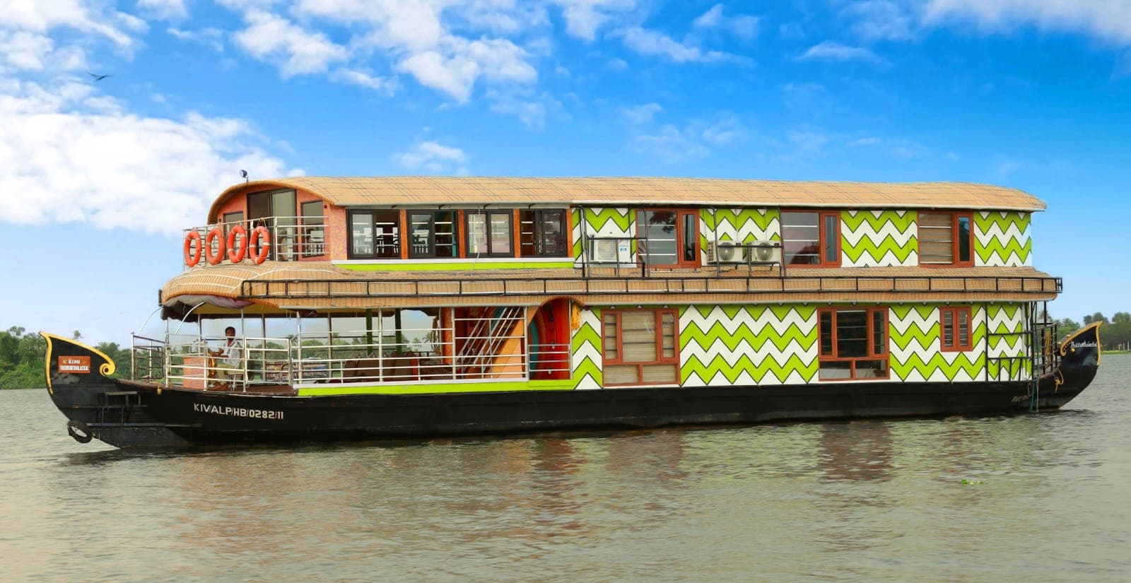 5 bedroom houseboat 1