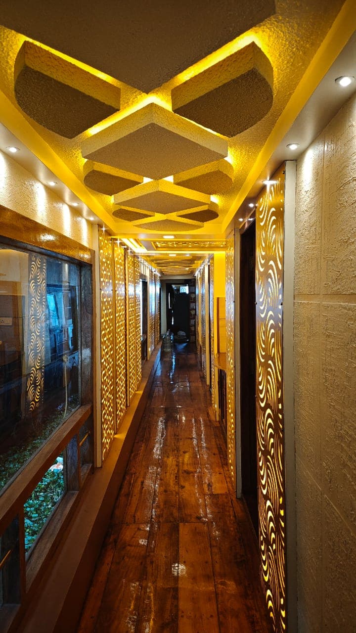 6 bedroom houseboat 4