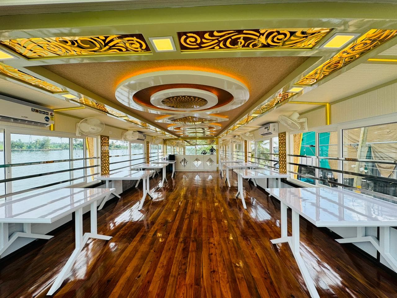7 bedroom houseboat 4