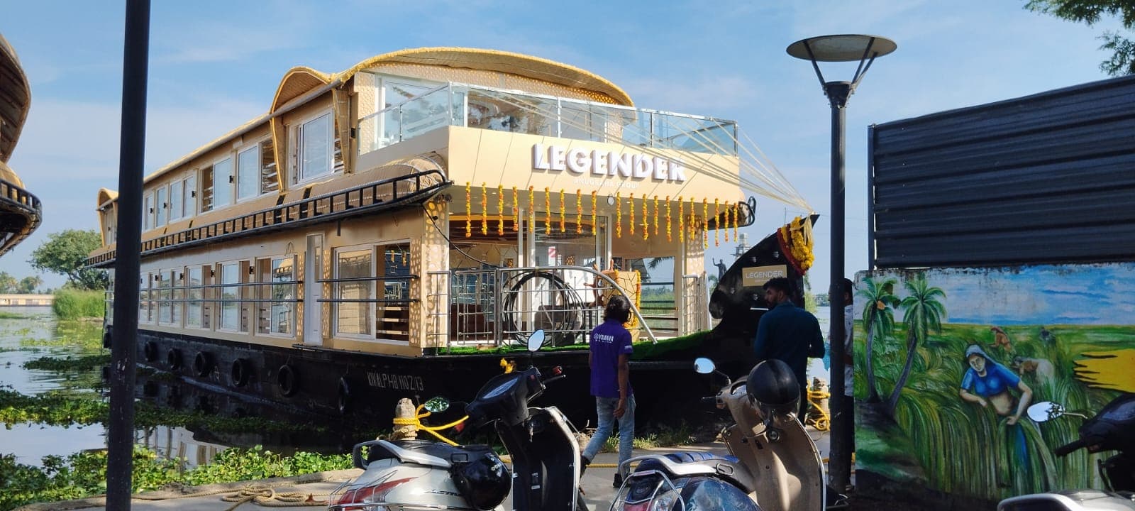 7 bedroom houseboat 1
