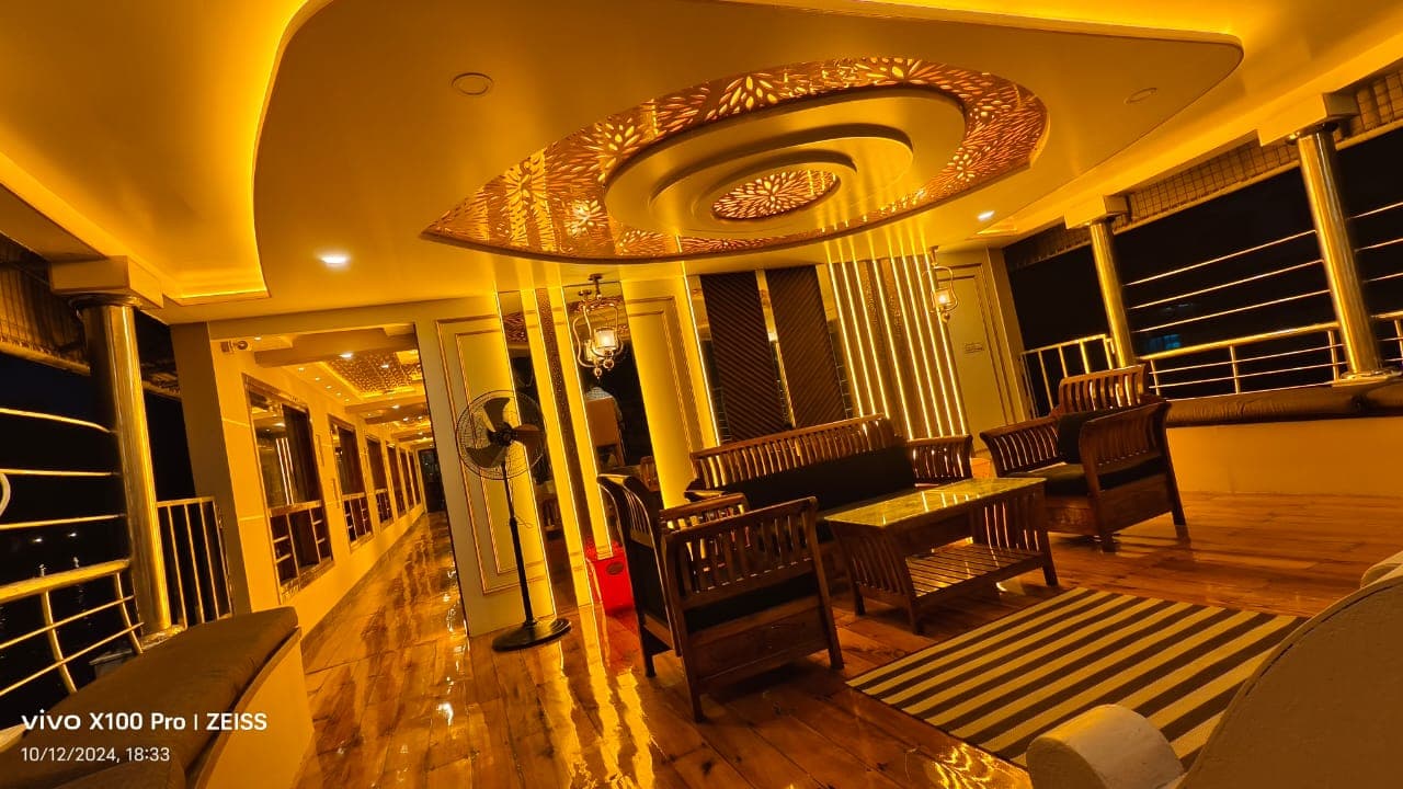 8 bedroom houseboat 4