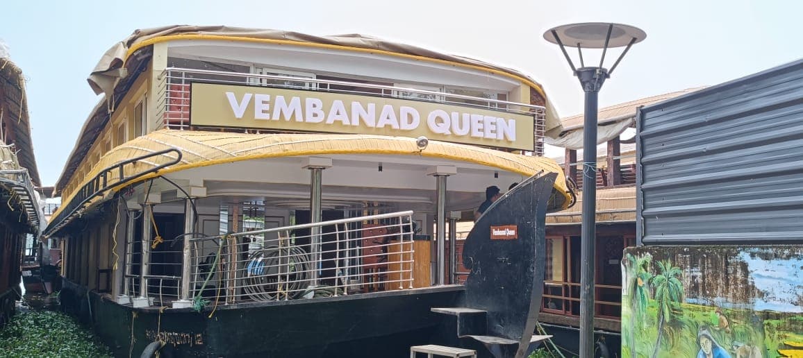 8 bedroom houseboat 1